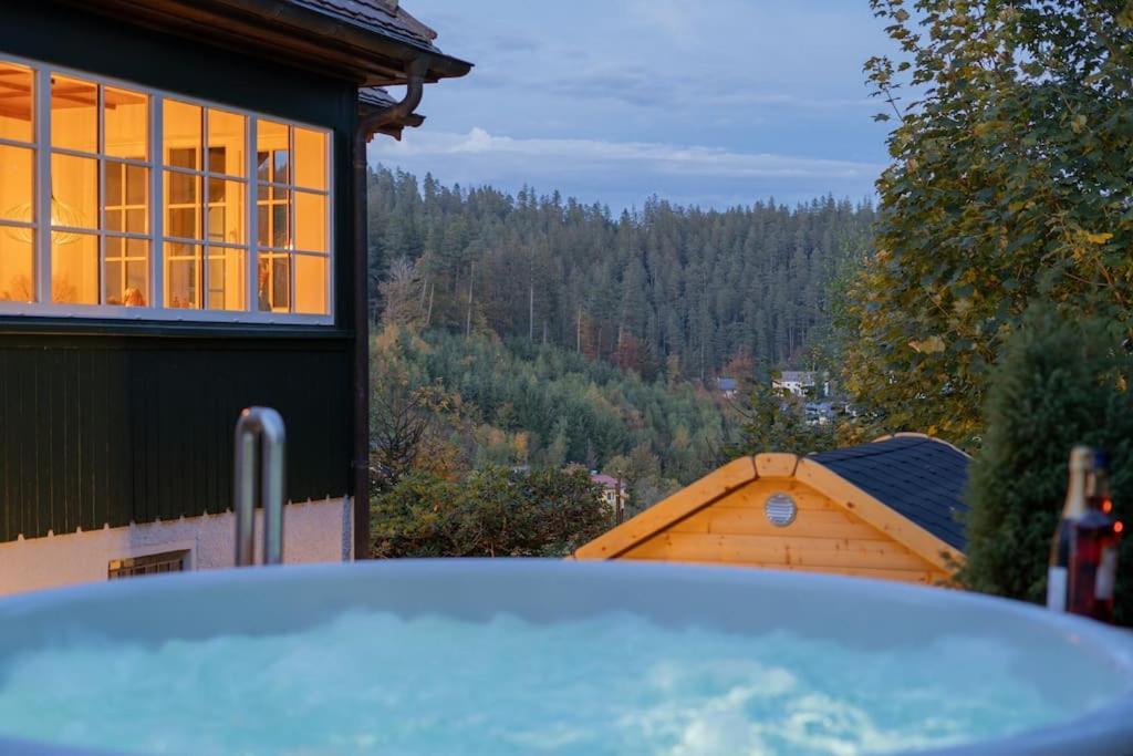 Exklusives Ferienhaus Am Waldrand Mit Whirlpool Und Sauna Villa Schonach im Schwarzwald Eksteriør bilde